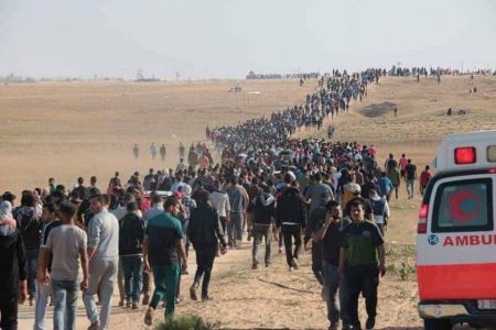 مليونية العودة ... تواصل الاحتشاد على الشريط الحدودي في غزة للمشاركة في مسيرة العودة