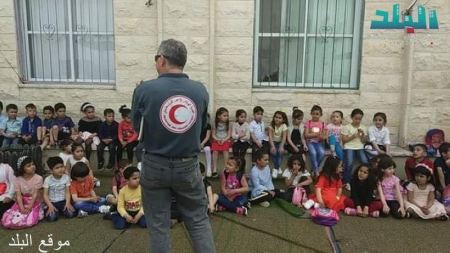 برطعة | الهلال الاحمر الفلسطيني يقدم " نشاط ترفيهي " لاطفال روضة الفردوس