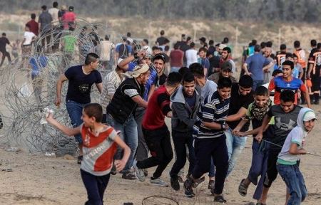 اصابة 16 فلسطينياً في مسيرات العودة شرقي قطاع غزة