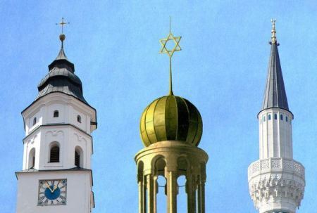 الحكومة الاسرائيلية تصادق على فتح دور العبادة 