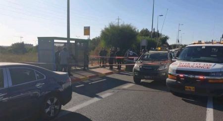 جنود الاحتلال يطلقون النار تجاه شابين بحجة محاولة تنفيذ عملية طعن بالقرب من رام الله