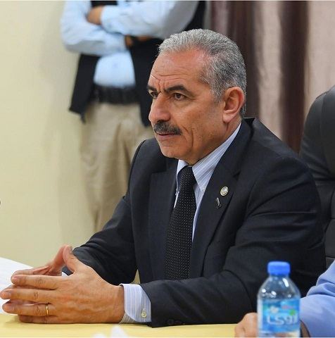 رئيس الوزراء الفلسطيني : عائلات الأسرى تستطيع تفعيل حساباتها البنكية منذ الأحد القادم 