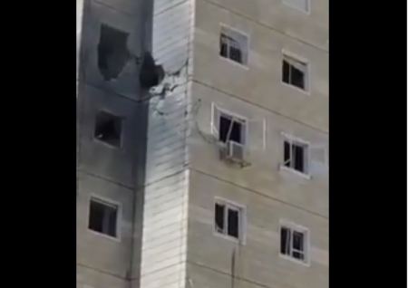 قتيلان اثر سقوط قذيفة على مبنى في عسقلان