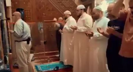 مؤثر : دعاء الشيخ عز الدين عمارنة من داخل المسجد الأقصى خلال اقتحام واعتداء قوات الاحتلال