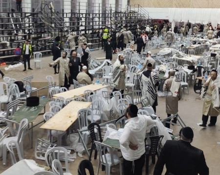 قتيلان بانهيار مدرج داخل كنيس يهودي شمال القدس