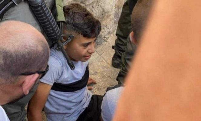 القدس : شرطة الاحتلال تدهس طفلاً رفع العلم الفلسطينيّ على درّاجته