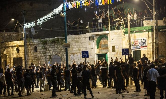 مستوطنون يطلقون النار على مصلين في المسجد الكبير بمدينة اللد