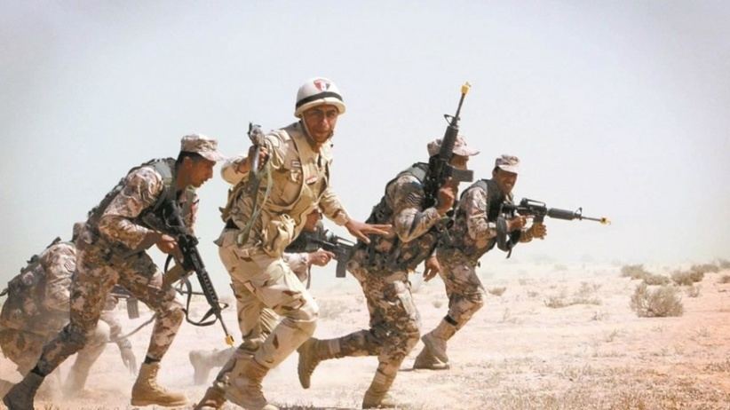 مقتل ضابط و 10 جنود مصريين في هجوم لمسلحين شرق السويس