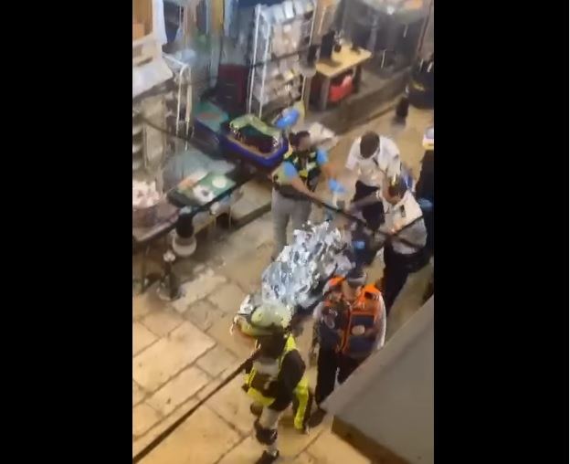 القدس : اصابة شاب برصاص الاحتلال بزعم محاولة تنفيذ عملية طعن