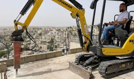 القدس : بلدية الاحتلال تجبر مواطناً على هدم منزله ذاتياً