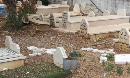 كفرقاسم : مجهولون يعتدون على مقبرة