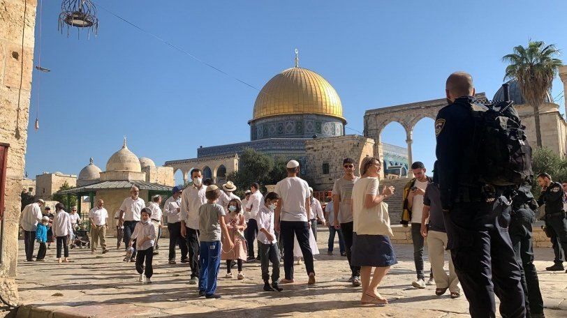 مستوطنون يقتحمون باحات المسجد الاقصى