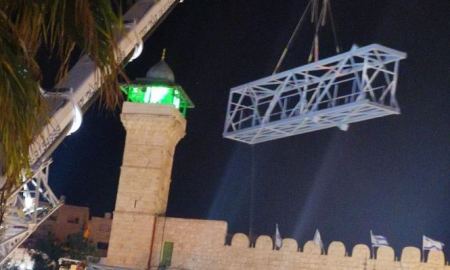الخليل : الاحتلال ينهي تركيب مصعد كهربائي بالحرم الابراهيمي