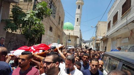 صور ... جماهير غفيرة تودع الشهيدة نوف في يعبد