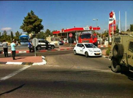 مستوطن يطعن فلسطينيًا غربي بيت لحم