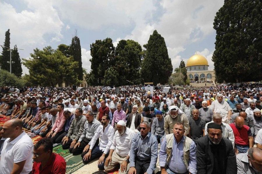 أكثر من 250 الف مصل أدوا صلاة الجمعة الثالثة من رمضان في المسجد الاقصى