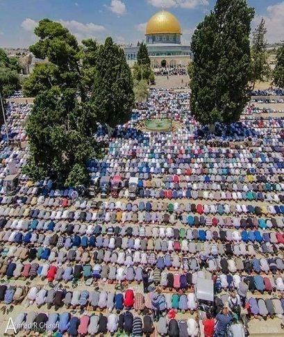 قرابة 280 الف مصل يؤدون صلاة الجمعة الاخيرة في الاقصى 