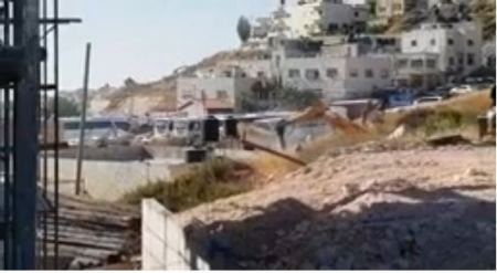 قوات الاحتلال تهدم منزلاً في بيت حنينا شمال القدس