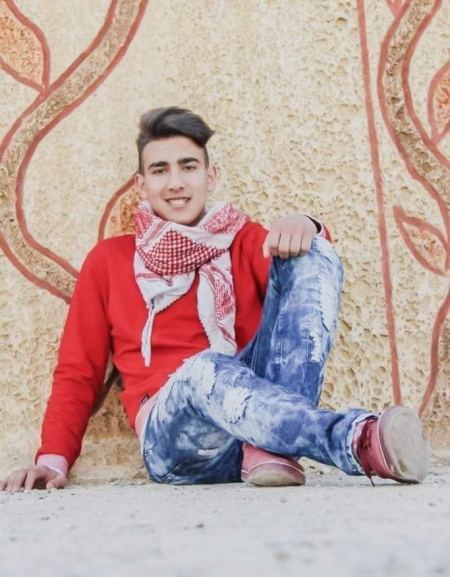 عائلة من الخليل تناشد المواطنين بالمساعدة في العثور على ابنها