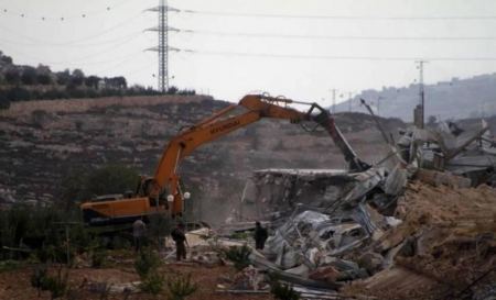 بيت جالا ... الاحتلال يهدم غرفة و 4 بركسات