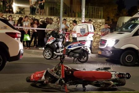 الرملة ... مصرع شاب بحادث اصطدام دراجة نارية بدورية شرطة