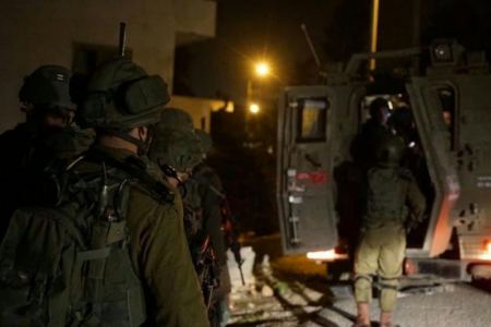 قوات الاحتلال تعتقل 5 فلسطينيين من الخليل وبيت لحم