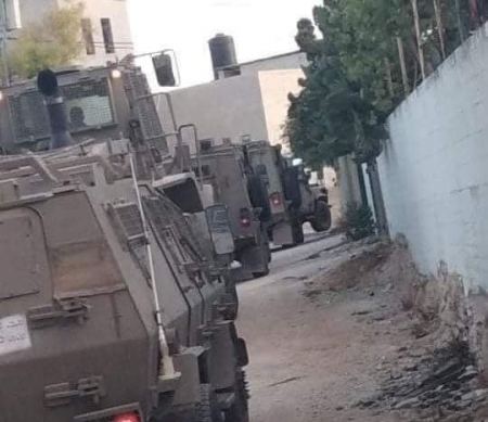 نابلس : جيش الاحتلال ينفذ حملة اعتقالات في قرية سالم