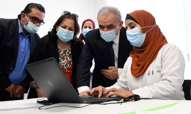 السلطة الفلسطينية تقرر اعادة لقاحات كورونا الى الاحتلال 
