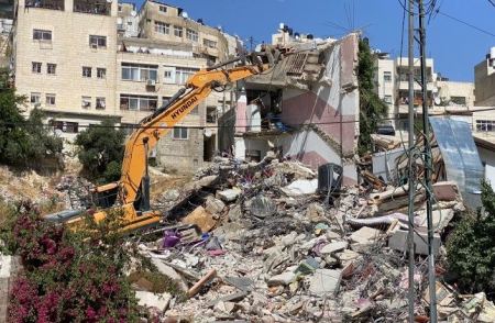 سلطات الاحتلال تهدم منزلين في القدس