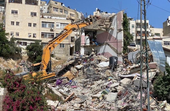 سلطات الاحتلال تهدم منزلين في القدس