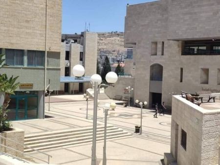 لليوم الثاني على التوالي ... تواصل اضراب الطلاب في جامعة النجاح