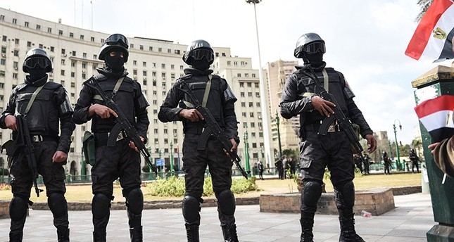 مصر ... مقتل 5 من افراد الشرطة بهجوم على حاجز أمني