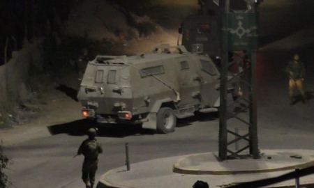 الاحتلال يعتقل 12 فلسطينياً ويسلم اخطارات بهدم منازل في الضفة