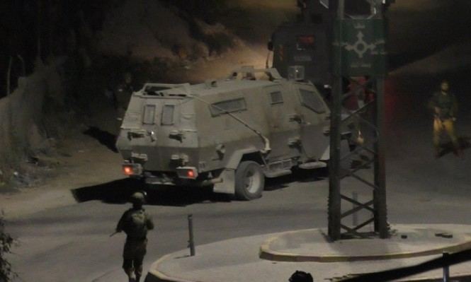 الاحتلال يعتقل 12 فلسطينياً ويسلم اخطارات بهدم منازل في الضفة