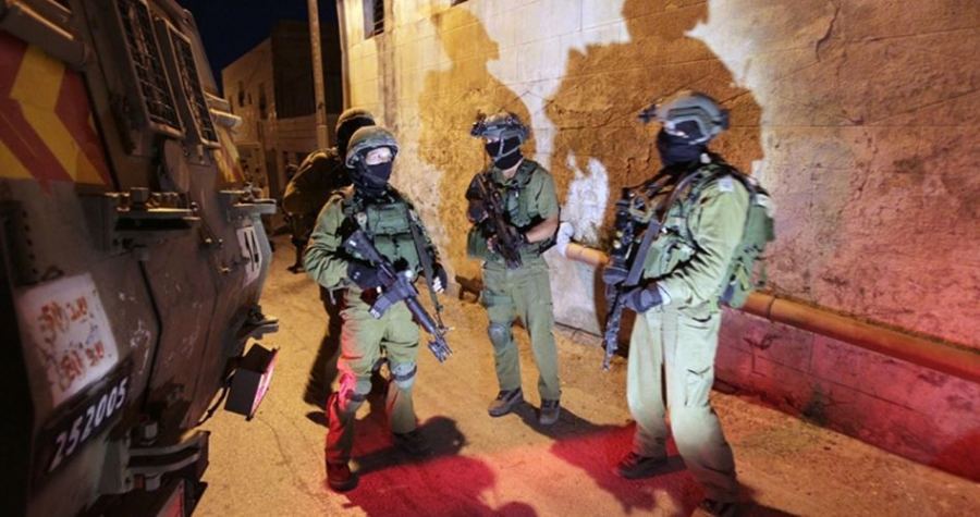 الاحتلال ينفذ حملة اعتقالات بالضفة والقدس طالت أكثر من 30 فلسطينياً من بينهم نساء وأطفال