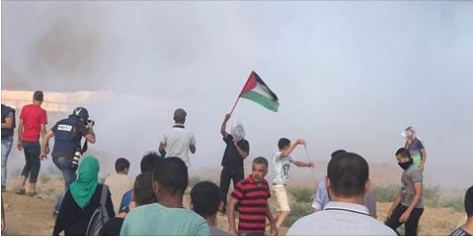 شهيد وعشرات الجرحى بمسيرات العودة في غزة