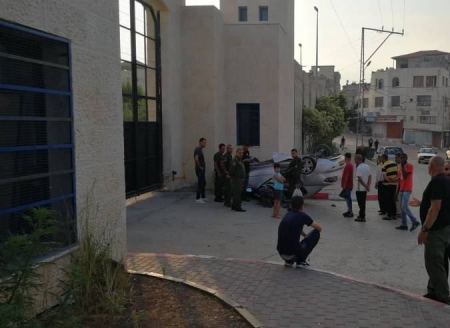 مصرع الطفل عمر نجار واصابة والدته جراء انقلاب مركبة في طولكرم