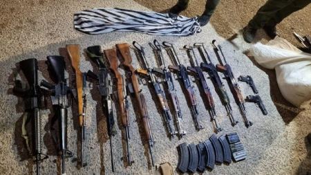 اعتقال مشتبهين : الشرطة تحبط محاولة تهريب 14 قطعة سلاح من مصر والاردن