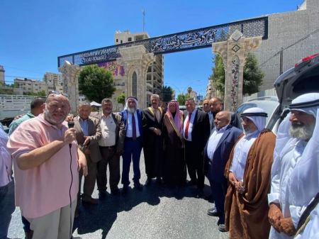 الخليل :وصول قاضي عشائري اردني لحل قضية دم بين عائلتين
