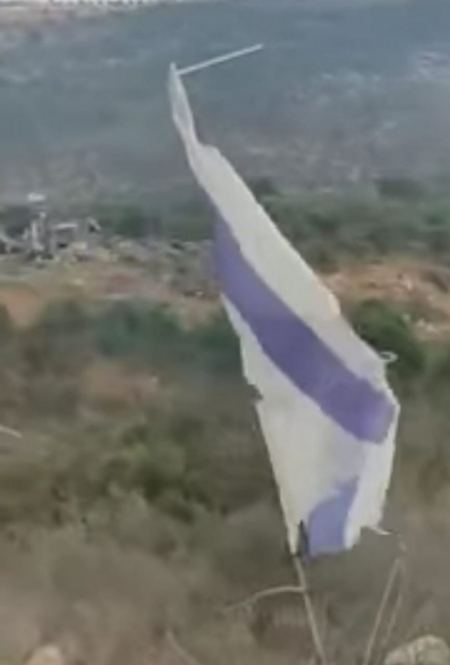 مستوطنون ينصبون خيمة ويدمر غرفة زراعية بكفر الديك