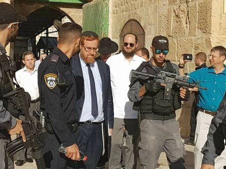 المتطرف غليك وعشرات المستوطنين مع أعضاء كنسيت يقتحمون باحات للأقصى