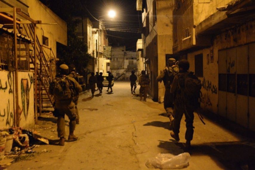 جيش الاحتلال يعتقل 14 فلسطينياً بإنحاء متفرقة من الضفة