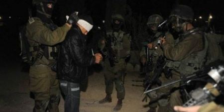 الاحتلال يعتقل 15 فلسطينياً من بينهم سيدتان