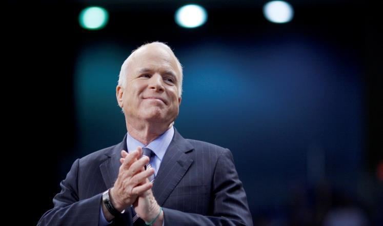 وفاة السيناتور الامريكي جون مكين بعد صراع مع المرض