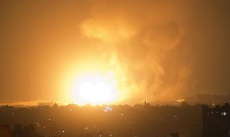 طيران الاحتلال يقصف مواقع في غزة