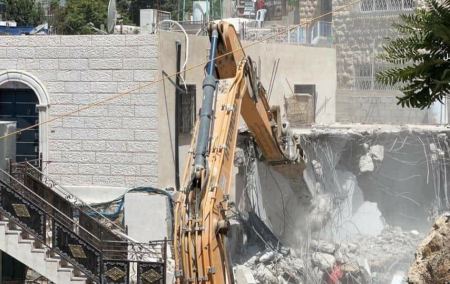 القدس : هدم شقتين في بلدة سلوان