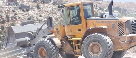 الاحتلال يهدم منشآت زراعية شرقي يطا