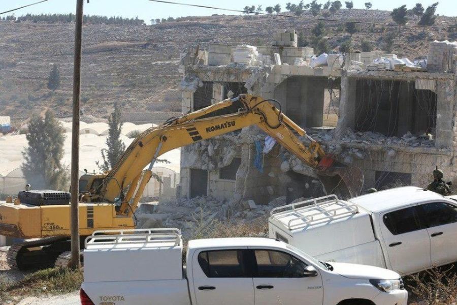 هدم منزل في الولجة وكراج في الخليل