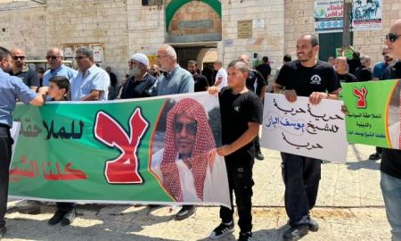 نقل الشيخ يوسف الباز الى المستشفى جراء تردي حالته الصحية