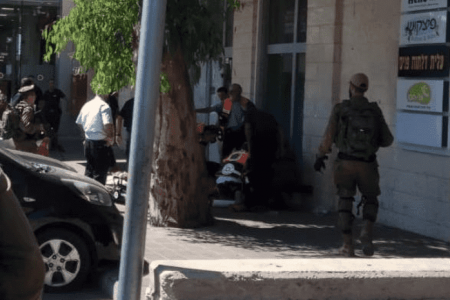 مقتل مستوطن في عملية طعن قرب بيت لحم واعتقال المنفذ بعد ان اطلق عليه النار